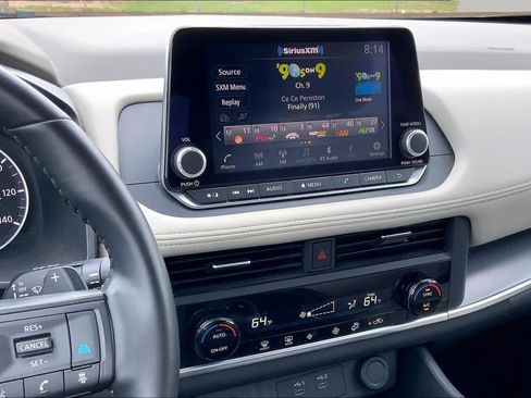 Used 2025 Nissan Rogue SV AWD/4WD image 7