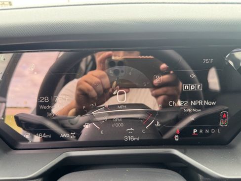 New 2025 GMC Acadia AT4 w/ Luxury Package AWD/4WD image 16