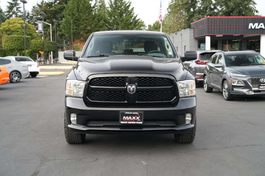 Used 2017 RAM 1500 Express AWD/4WD image 3