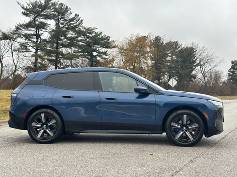 Used 2024 BMW iX xDrive50 w/ Premium Package image 10