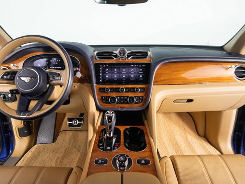 Used 2021 Bentley Bentayga AWD/4WD image 30