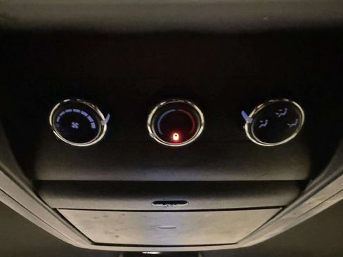 Used 2016 Dodge Grand Caravan SE FWD image 30