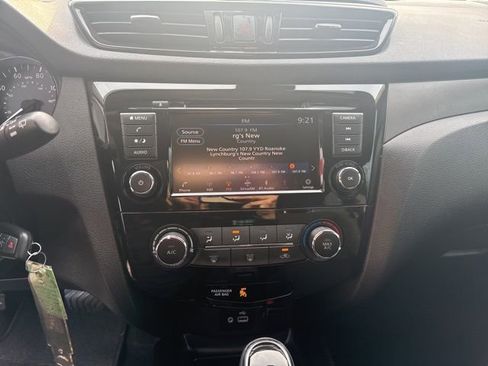 Used 2021 Nissan Rogue Sport S image 19