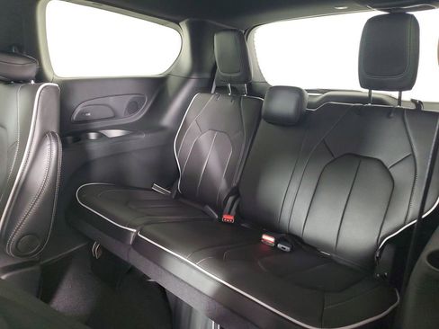 New 2026 Chrysler Pacifica Limited image 14
