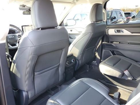 Certified 2025 Ford Explorer Active w/ Active Comfort Package image 28