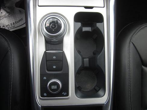 Used 2023 Ford Explorer XLT w/ Equipment Group 202A AWD/4WD image 16