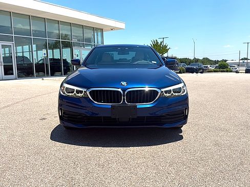 Used 2020 BMW 530i w/ Premium Package RWD image 2