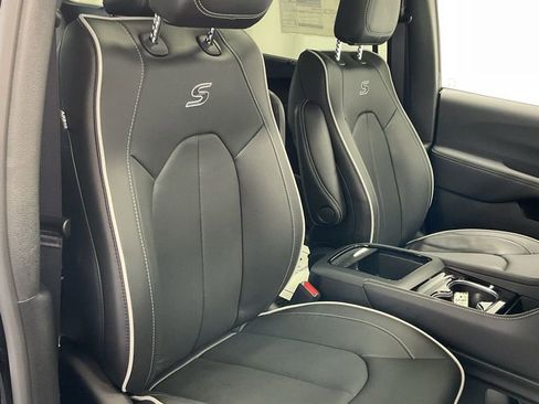 New 2025 Chrysler Pacifica Limited FWD image 20