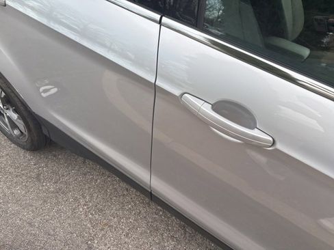 Used 2017 Ford Escape SE w/ Equipment Group 201A image 4