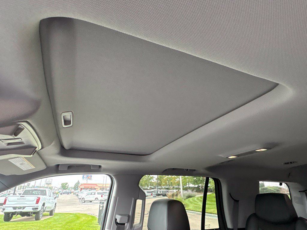 Used 2018 Cadillac Escalade Luxury AWD/4WD image 13