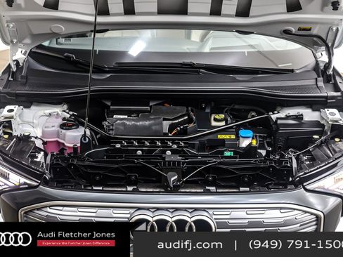 Used 2022 Audi Q4 e-tron Prestige image 12