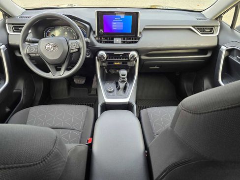 Used 2025 Toyota RAV4 XLE image 20