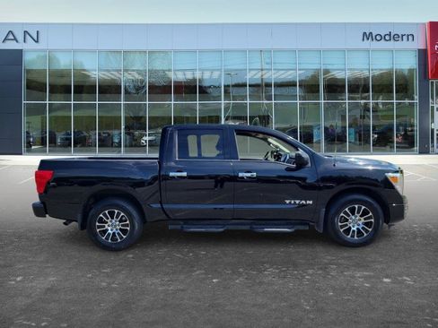 Used 2021 Nissan Titan SV w/ SV Convenience Package RWD image 4