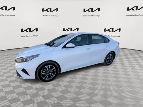 Certified 2022 Kia Forte LXS image 4