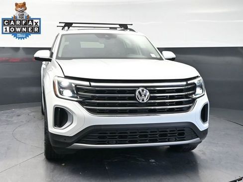 Used 2024 Volkswagen Atlas SE FWD image 2