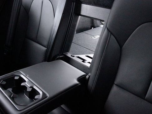 Certified 2025 Volvo XC40 B5 Plus image 33