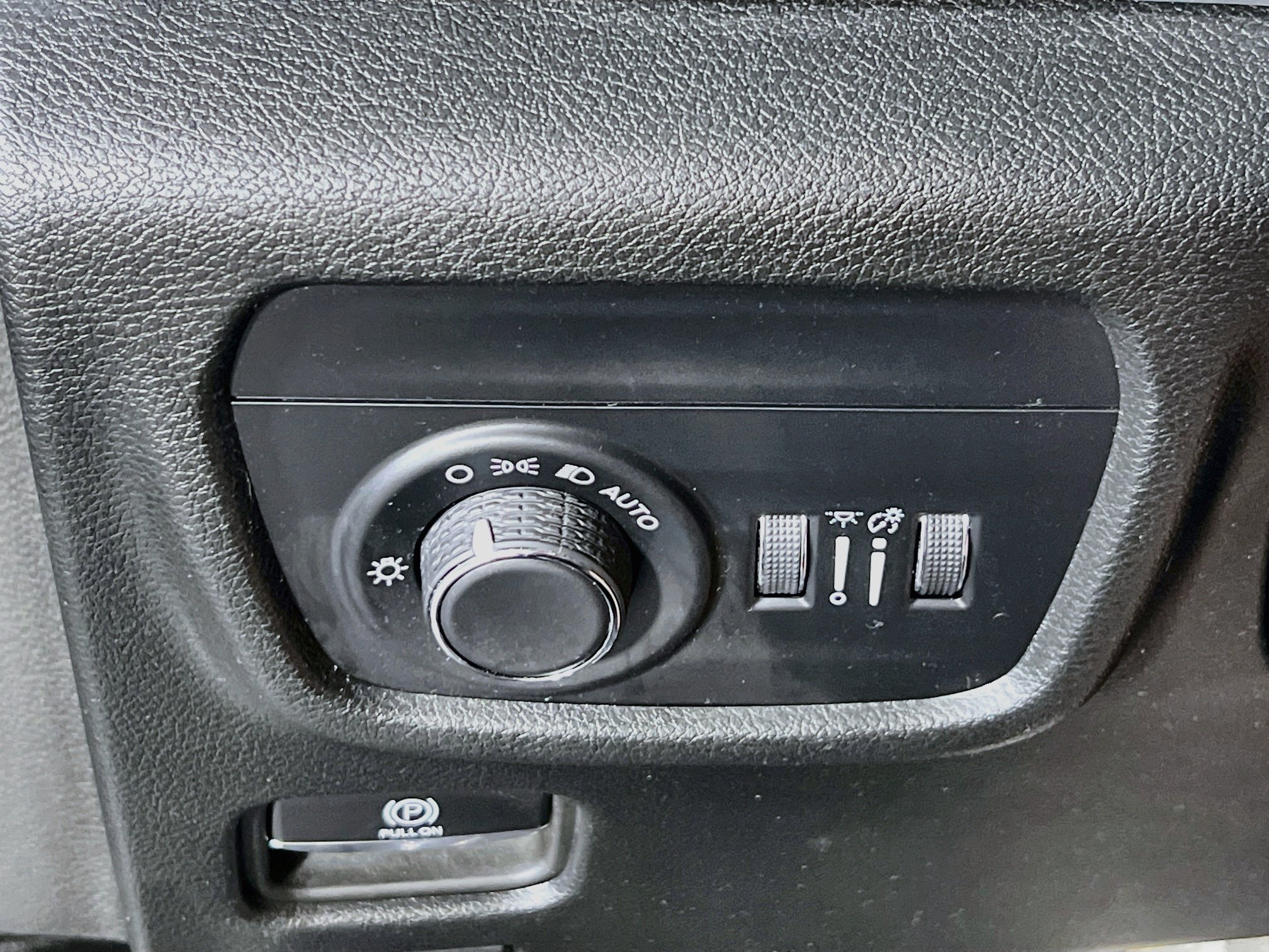 Used 2023 Jeep Grand Cherokee L Laredo w/ Luxury Tech Group I AWD/4WD image 10