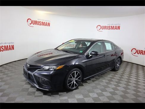 Used 2021 Toyota Camry SE image 4