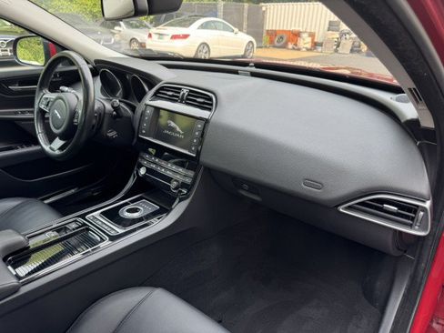 Used 2018 Jaguar XE Premium AWD/4WD image 37