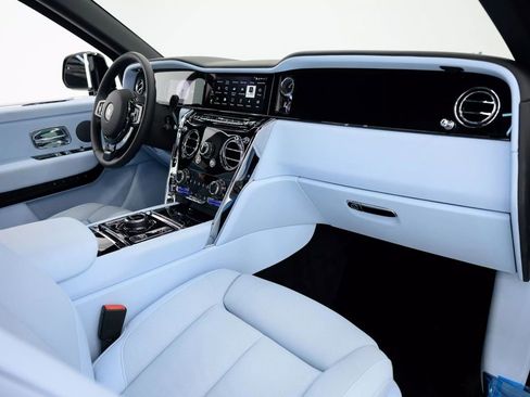 Used 2025 Rolls-Royce Cullinan image 48
