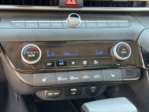 Used 2025 Hyundai Elantra SEL FWD image 18