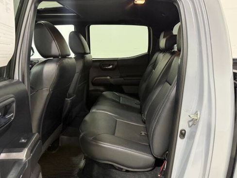 Used 2019 Toyota Tacoma TRD Off-Road w/ TRD Premium Off Road Package image 10