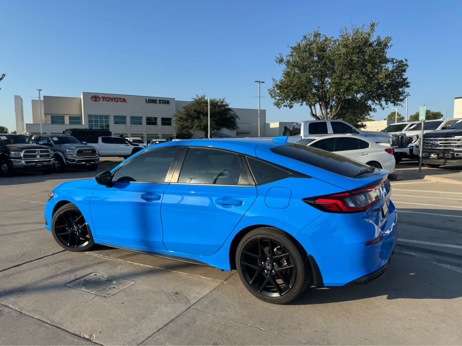 Used 2023 Honda Civic Sport image 2