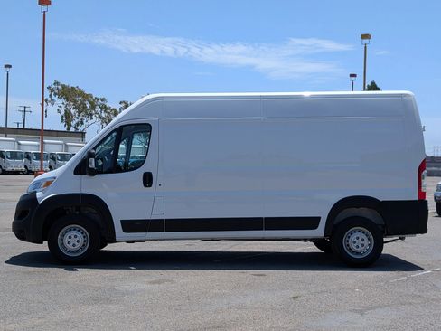 Used 2026 RAM ProMaster 2500 w/ Convenience Group FWD image 4