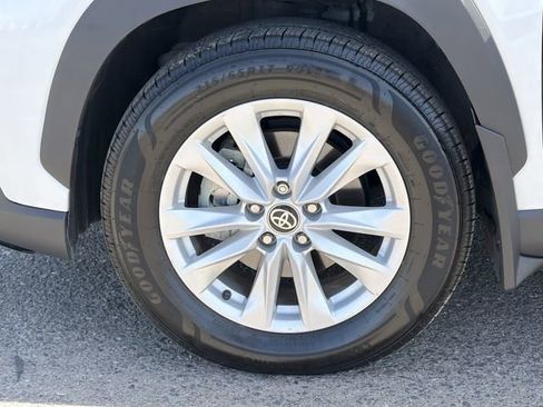 Used 2024 Toyota Corolla Cross LE FWD image 10