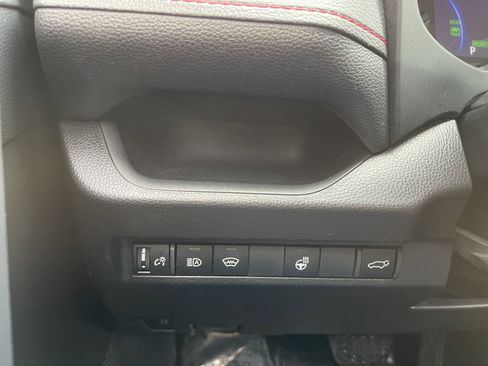 Used 2023 Toyota RAV4 SE image 19