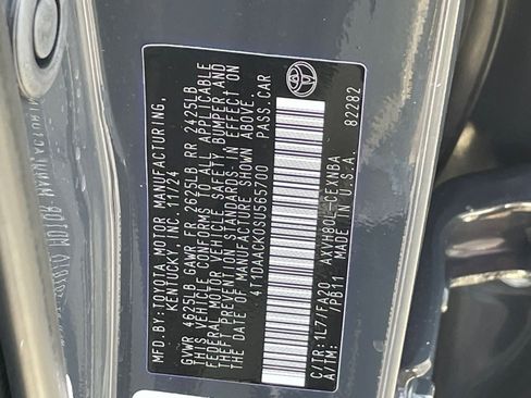 Used 2025 Toyota Camry LE image 27