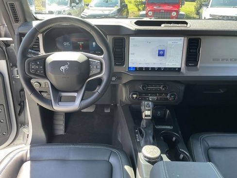 Used 2025 Ford Bronco Outer Banks AWD/4WD image 13