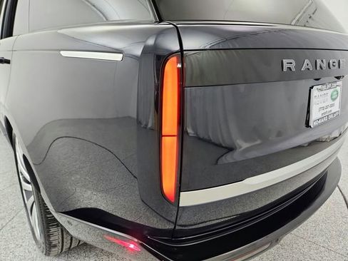 Certified 2025 Land Rover Range Rover SV image 15