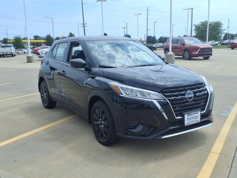 Used 2025 Nissan Kicks Play S FWD image 8