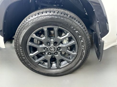 Certified 2025 Toyota Tundra Platinum AWD/4WD image 32