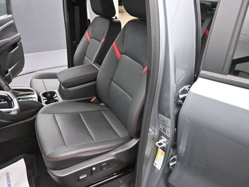 Used 2025 Chevrolet Colorado Z71 w/ Technology Package AWD/4WD image 19