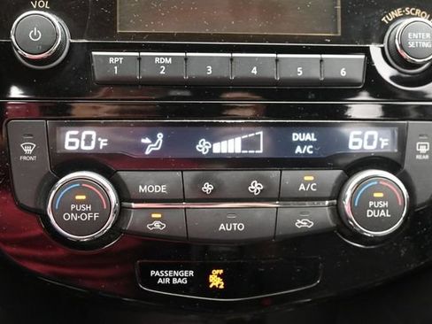Used 2016 Nissan Rogue SV AWD/4WD image 22