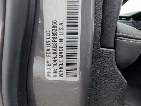 Used 2023 Jeep Grand Cherokee L Laredo image 39