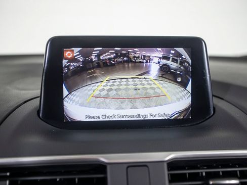 Used 2018 MAZDA MAZDA3 Touring FWD image 29