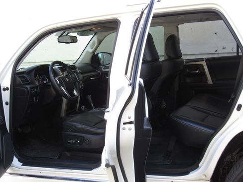 Used 2019 Toyota 4Runner Limited w/ Four Season Floor Mat Package image 13