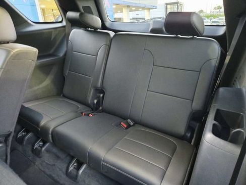 Used 2023 Chevrolet Traverse LT AWD/4WD image 10