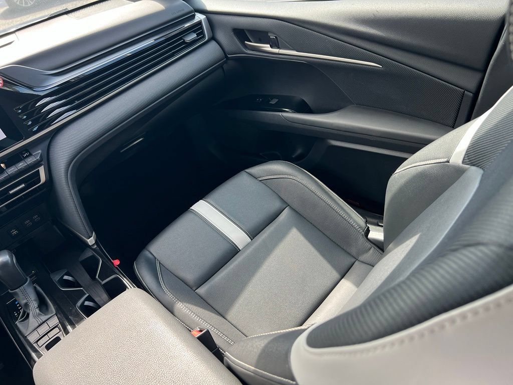 Used 2025 Toyota Camry SE FWD image 13