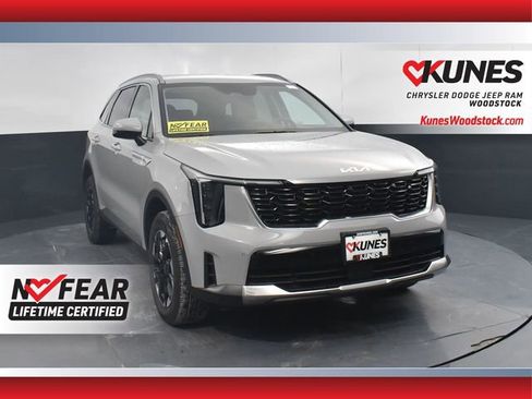 Used 2025 Kia Sorento S image 1