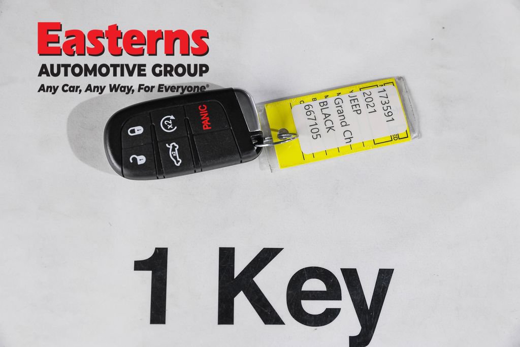 Used 2021 Jeep Grand Cherokee Laredo AWD/4WD image 28