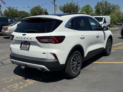 New 2023 Ford Escape SE w/ PHEV Premium Package FWD image 6