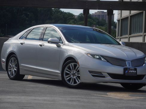 Used 2014 Lincoln MKZ Sedan 4D w/ Equipment Group 102A Reserve image 16