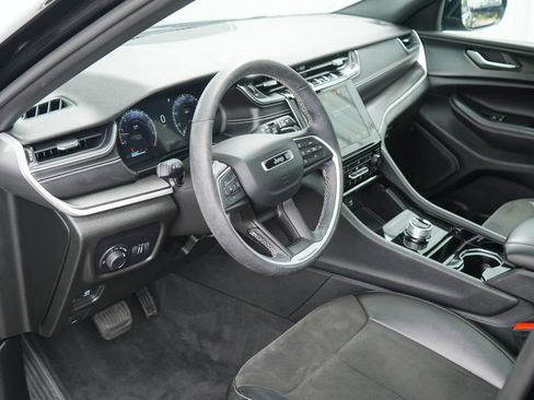 Used 2023 Jeep Grand Cherokee Altitude AWD/4WD image 12