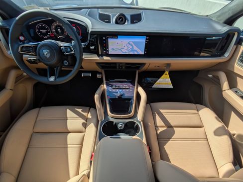 New 2025 Porsche Cayenne Turbo image 22