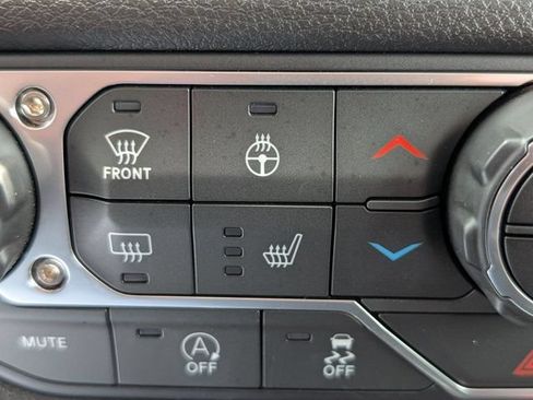 Used 2025 Jeep Gladiator Sport AWD/4WD image 19