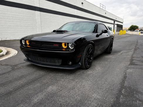 Used 2016 Dodge Challenger R/T Scat Pack RWD image 1
